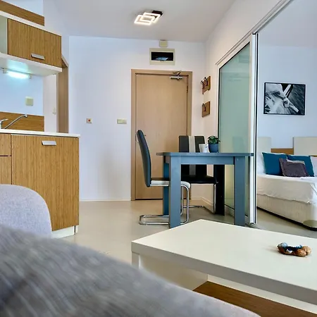 Menada - Rainbow 3 - Modern Apartment